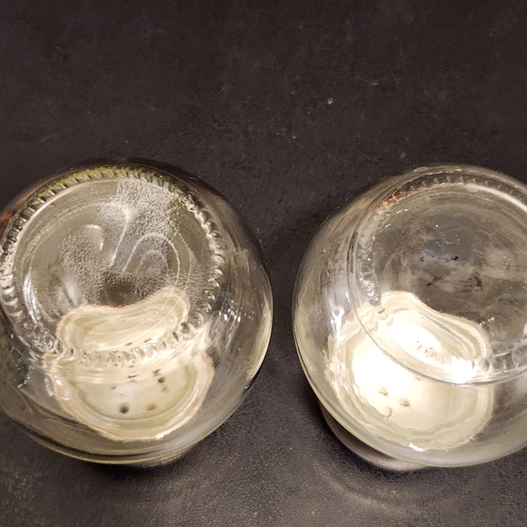 Glass Orbit Style Salt and Pepper Shakers - Picture 5 of 6